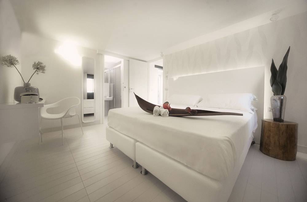 Q Hotel 2