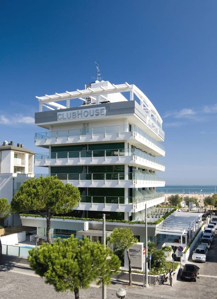 Club House Hotel 1