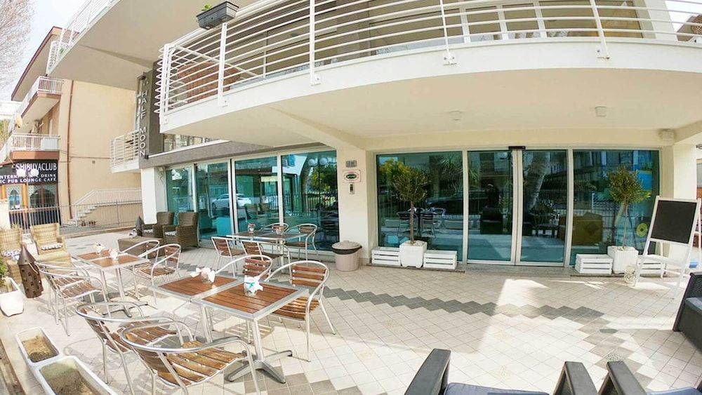 hotel half moon restaurant 1