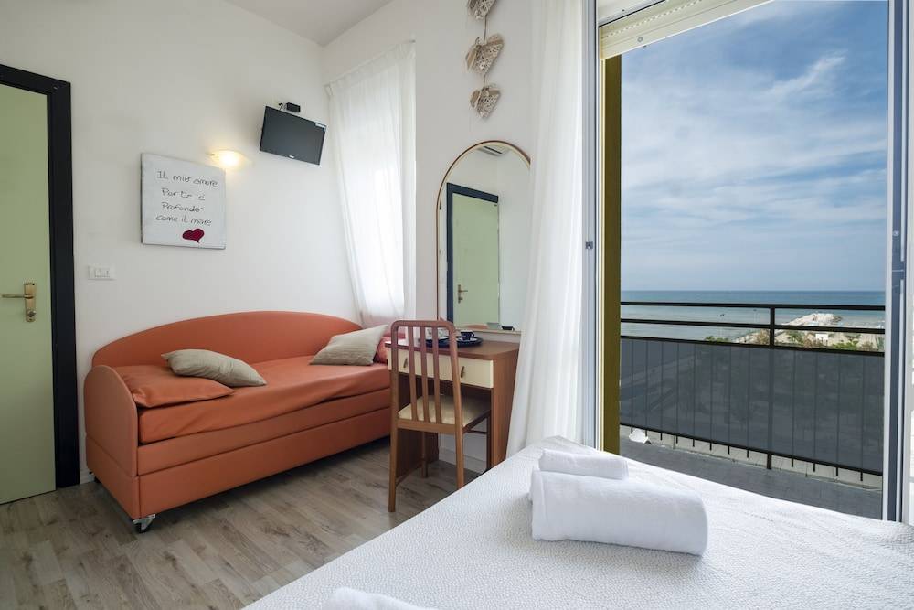 Hotel Crosal 1