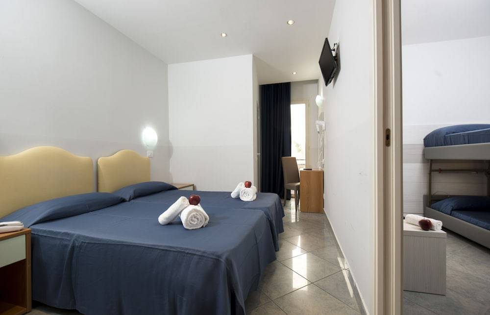 Hotel Scarlet 2