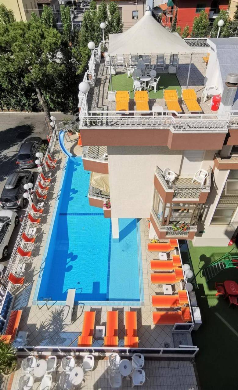 Hotel Cosmos 2