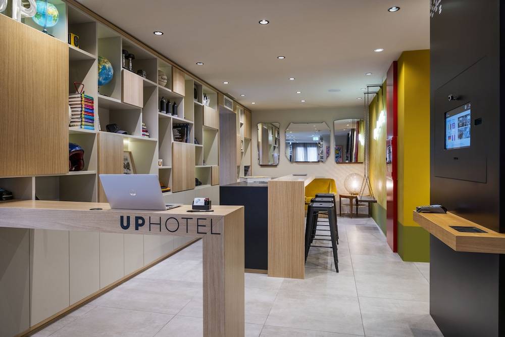 Up Hotel 2