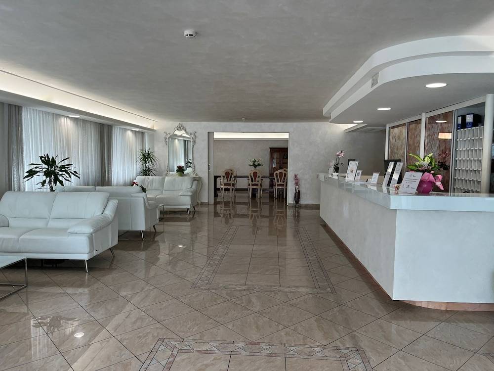 Hotel Royal Plaza 2