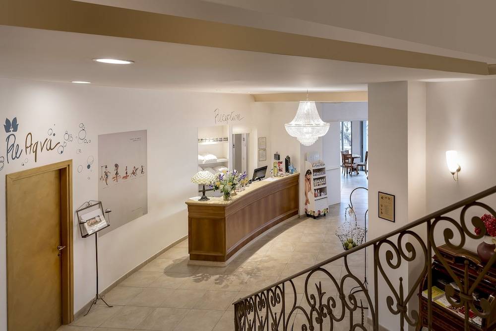 Sovrana Beach Hotel - Pet Friendly - Breakfast until 12 - Parking 2