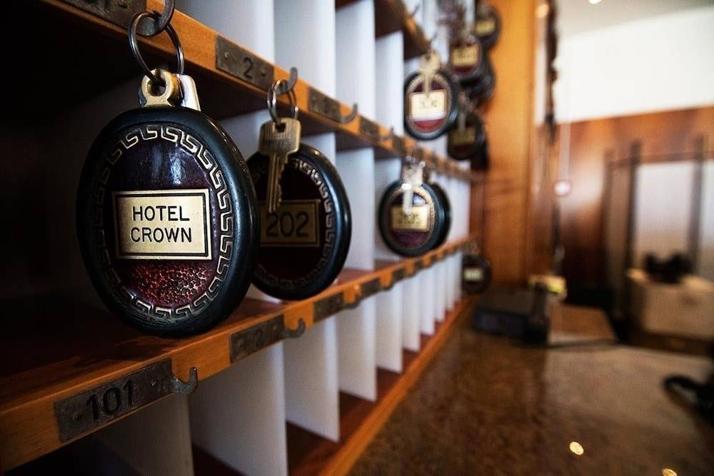 Hotel Crown 2