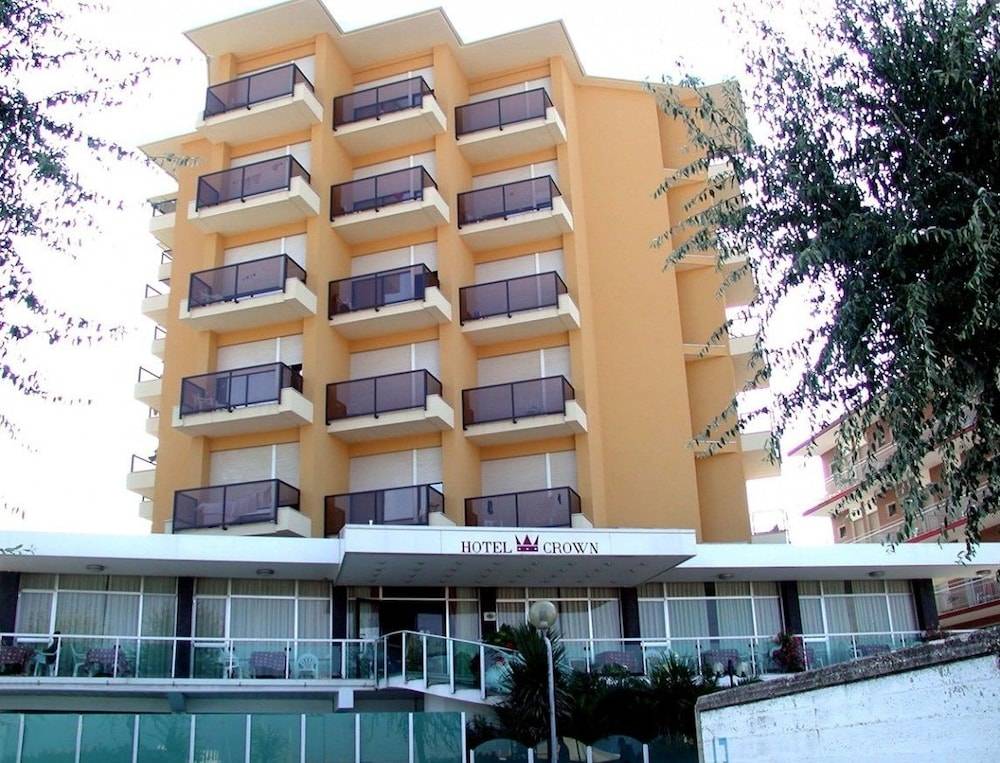 Hotel Crown 1