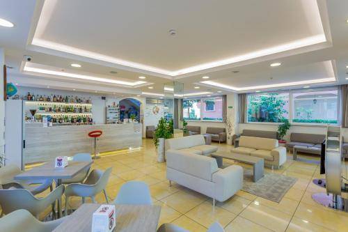Hotel Monica 2