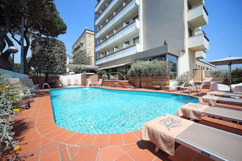 National Hotel 1