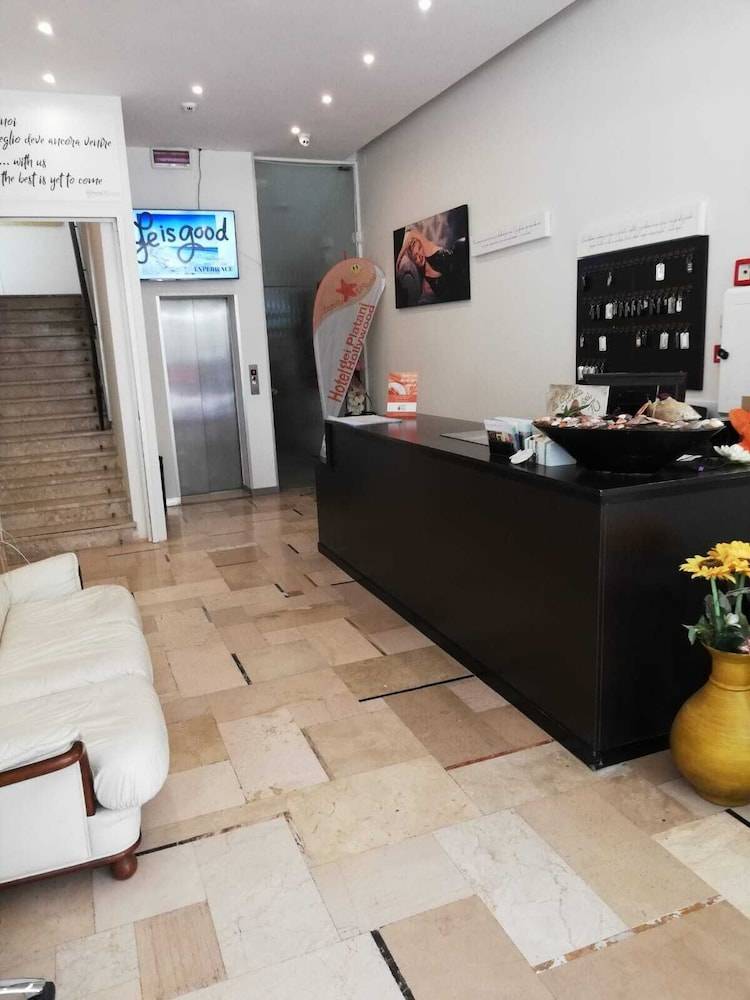 Hotel Hollywood 2