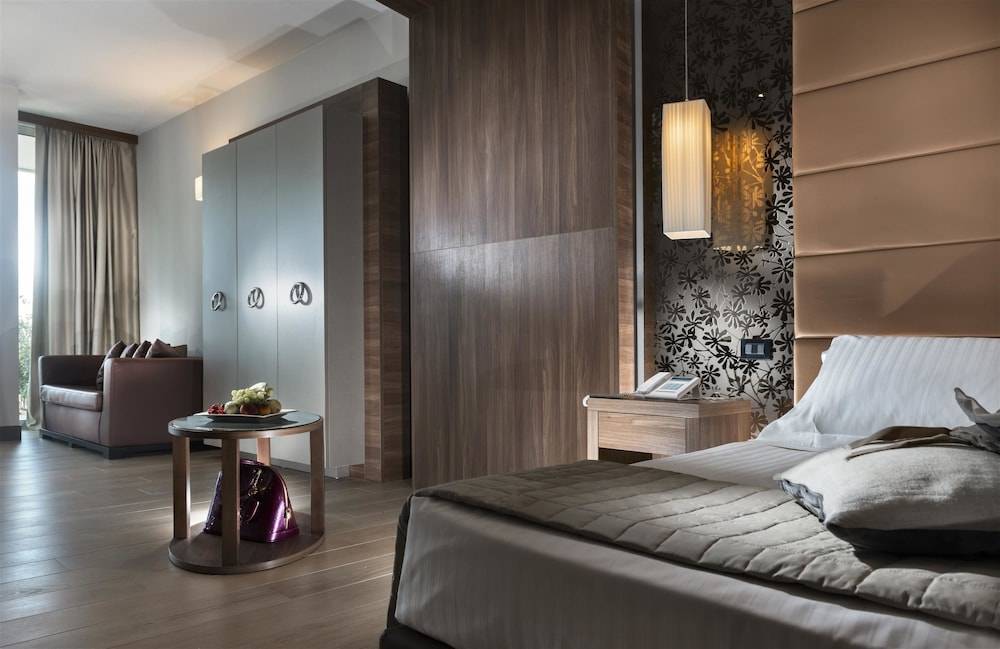 Waldorf Suite Hotel 2