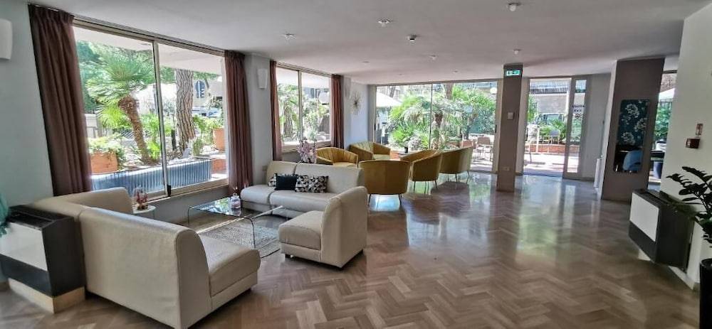 Aura Living Hotel 2