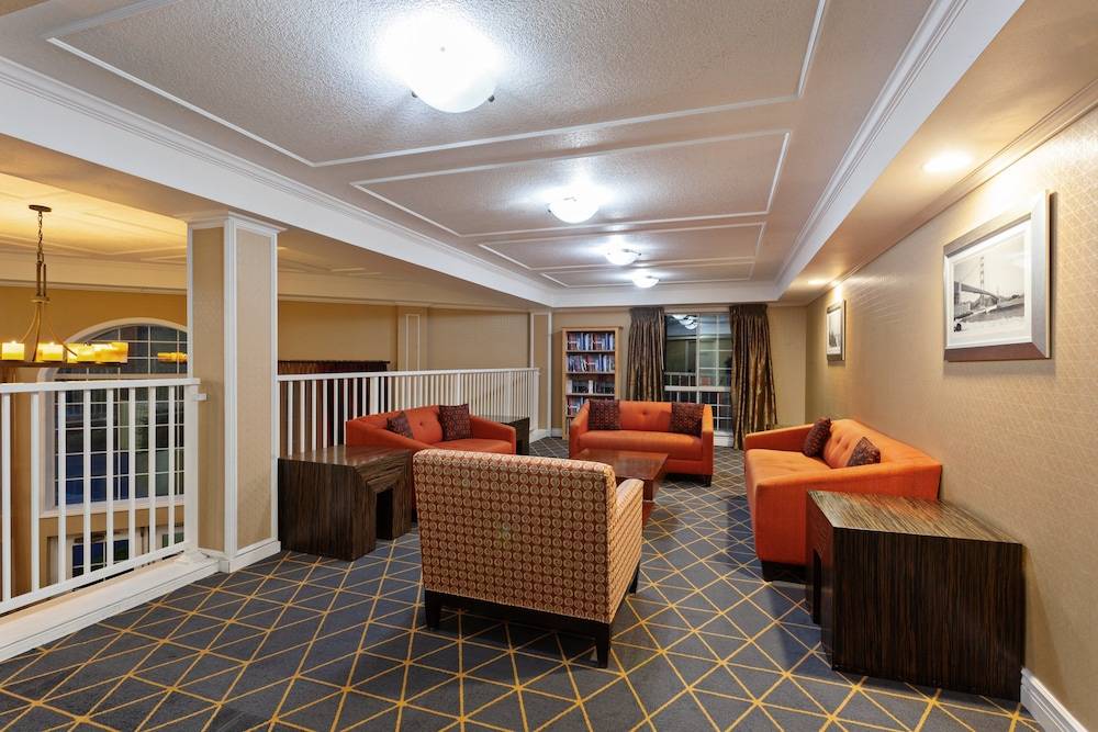 Holiday Inn & Suites SAN MATEO-SAN FRANCISCO SFO by IHG 2