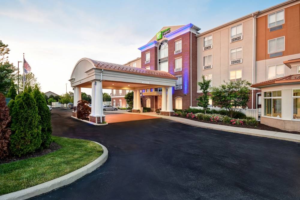 Holiday Inn Express & Suites SCHERERVILLE by IHG 1