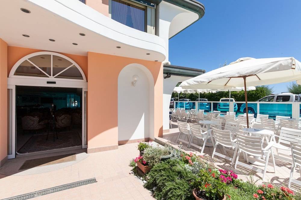 Mayflower Beach Hotel 1