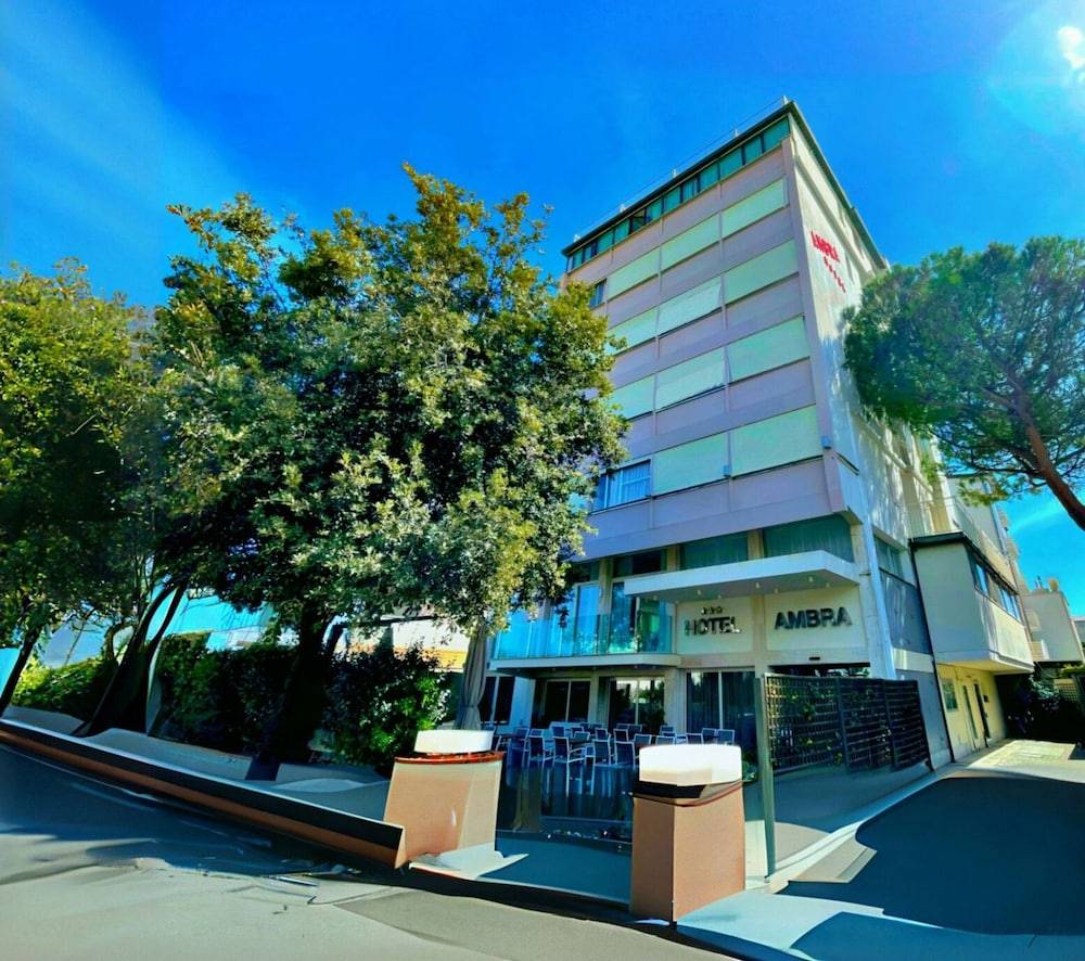 HOTEL AMBRA - Fronte Mare - Vicinissimi al Centro 1