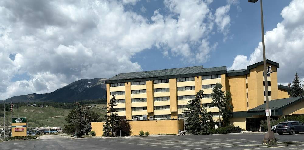 Mountain Valley Inn & Suites 1