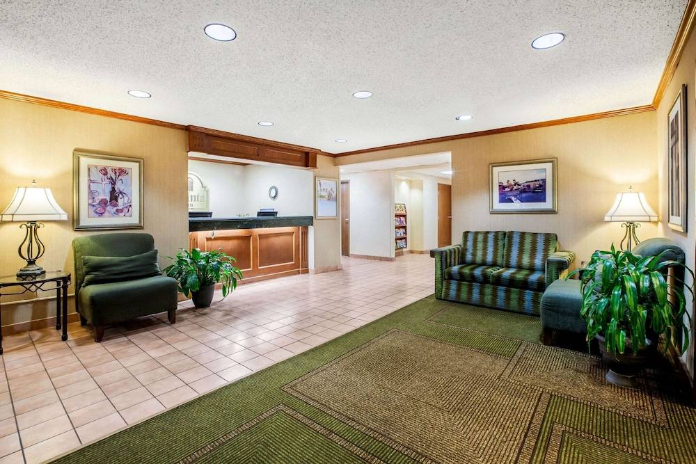 La Quinta Inn by Wyndham Detroit Southgate 2