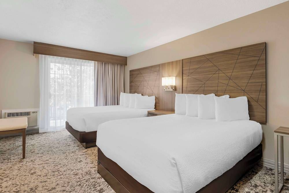 Best Western Plus Grand Manor Inn 1