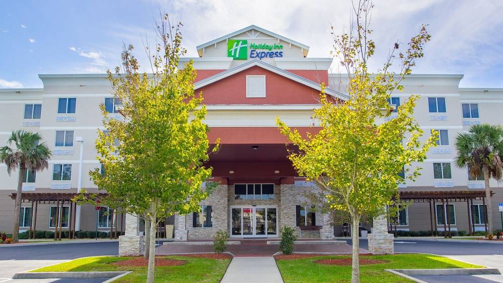 Holiday Inn Express & Suites PALM BAY by IHG 1