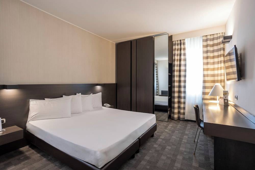 Hotel Ovest 1