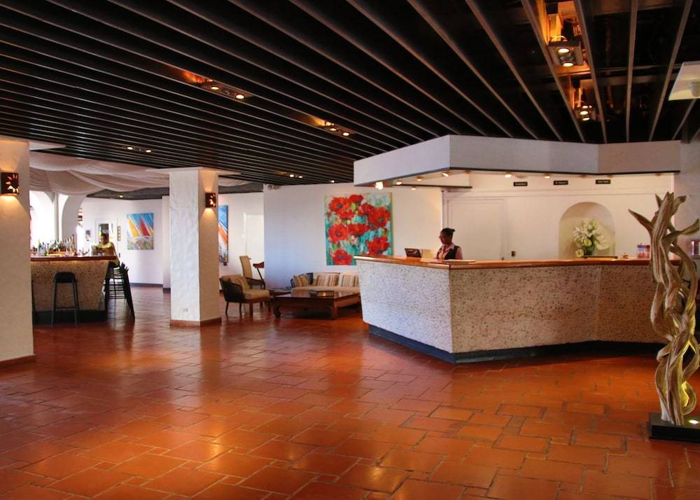 Holland House Beach Hotel 2