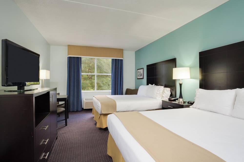 Holiday Inn Express & Suites PLANT CITY by IHG 2