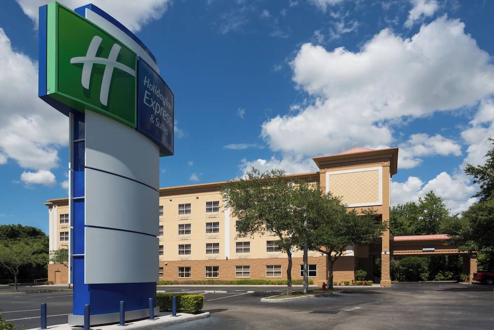 Holiday Inn Express & Suites PLANT CITY by IHG 1