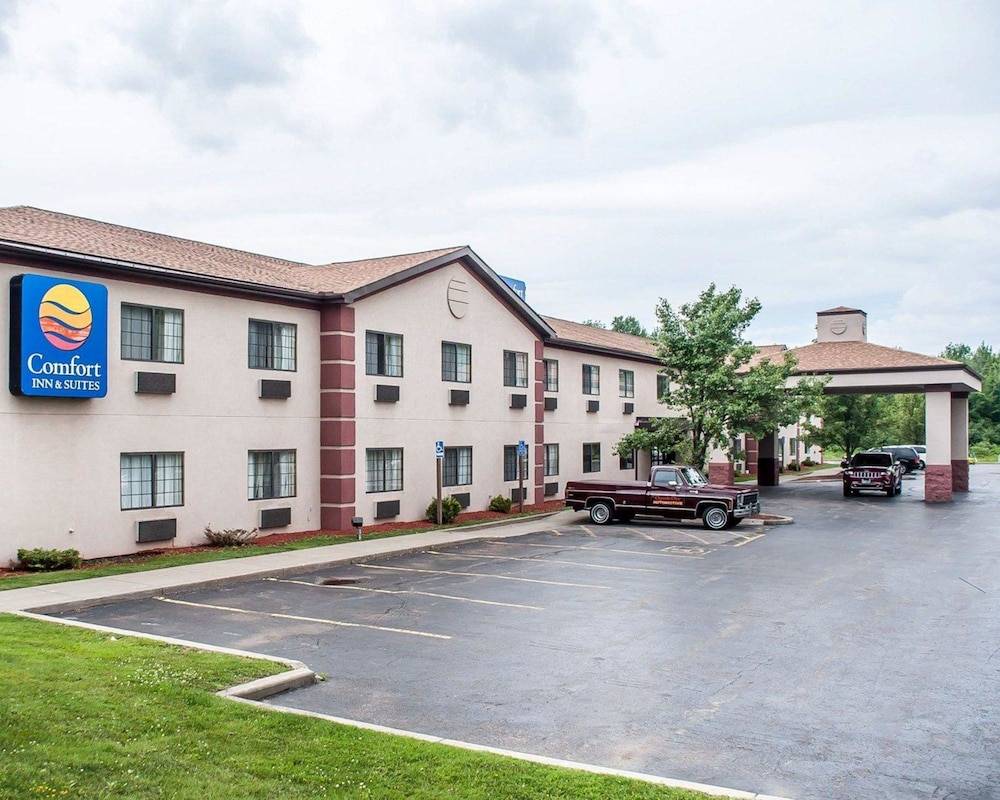 Comfort Inn & Suites Hamburg - Buffalo South 1