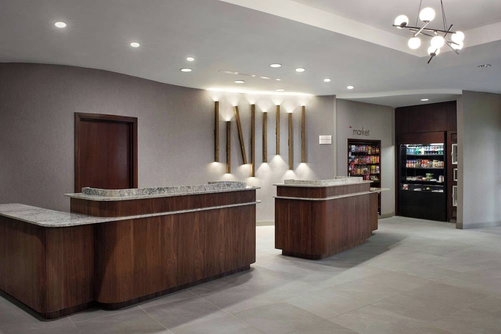 Courtyard by Marriott Hamilton 2