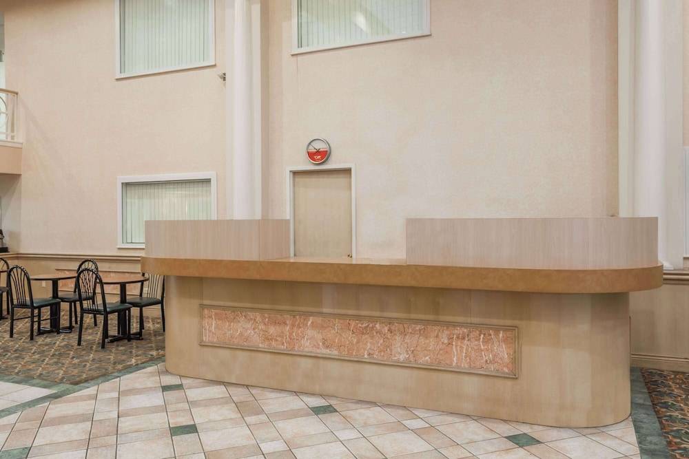 Ramada by Wyndham Hammond Hotel & Conference Center 1