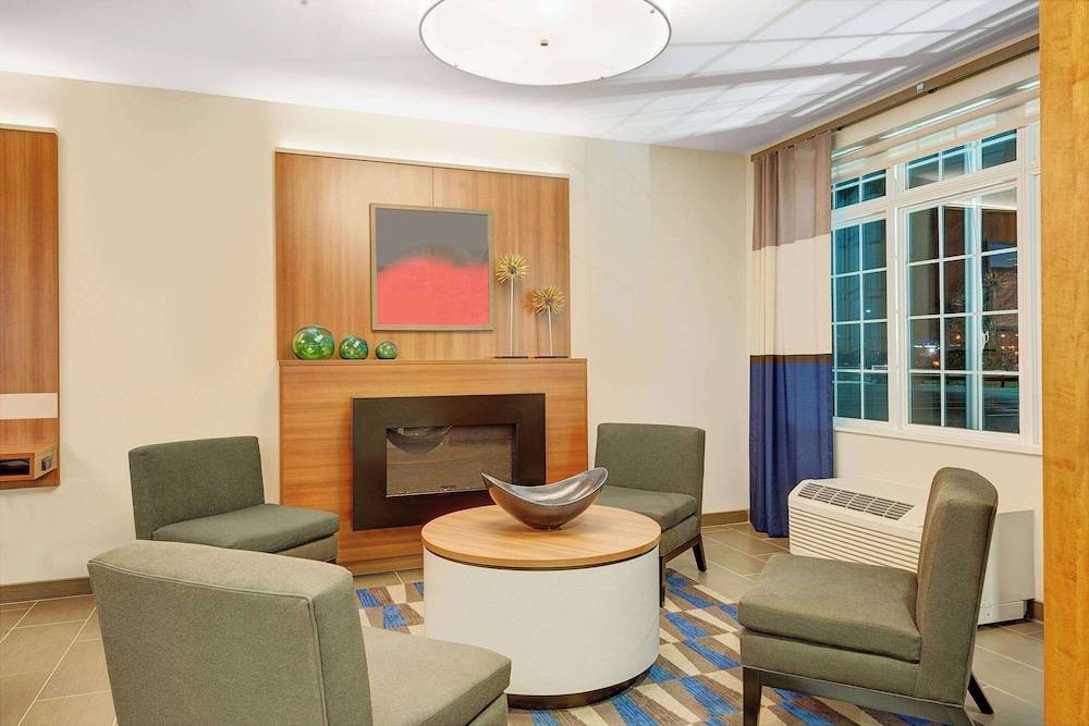 Microtel Inn & Suites by Wyndham Philadelphia Airport Ridley Park 2