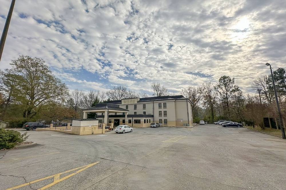 OYO Hotel Rome West GA 1