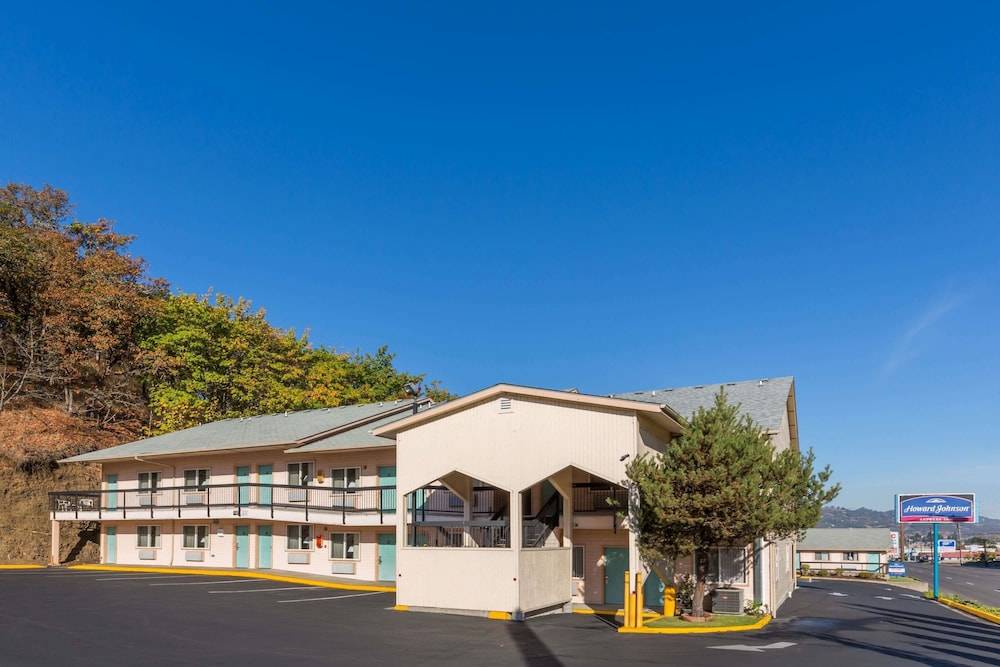 Howard Johnson by Wyndham Roseburg 1