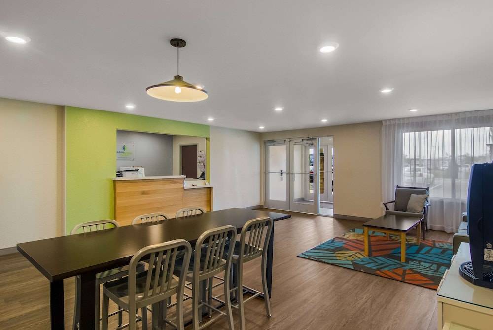 WoodSpring Suites Jacksonville Orange Park 2