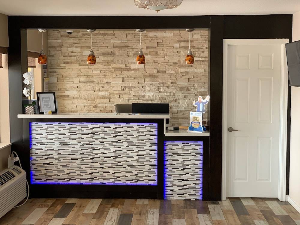 Days Inn by Wyndham Orange 2