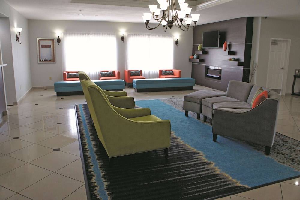 La Quinta by Wyndham Orange 1