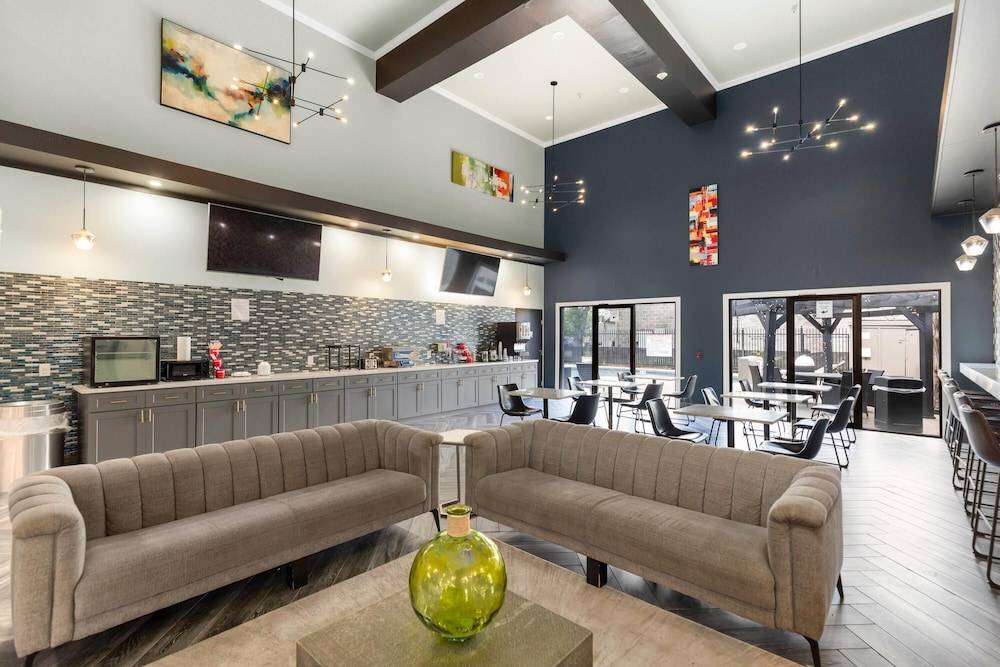 Wingate by Wyndham Humble/Houston Intercontinental Airport 2