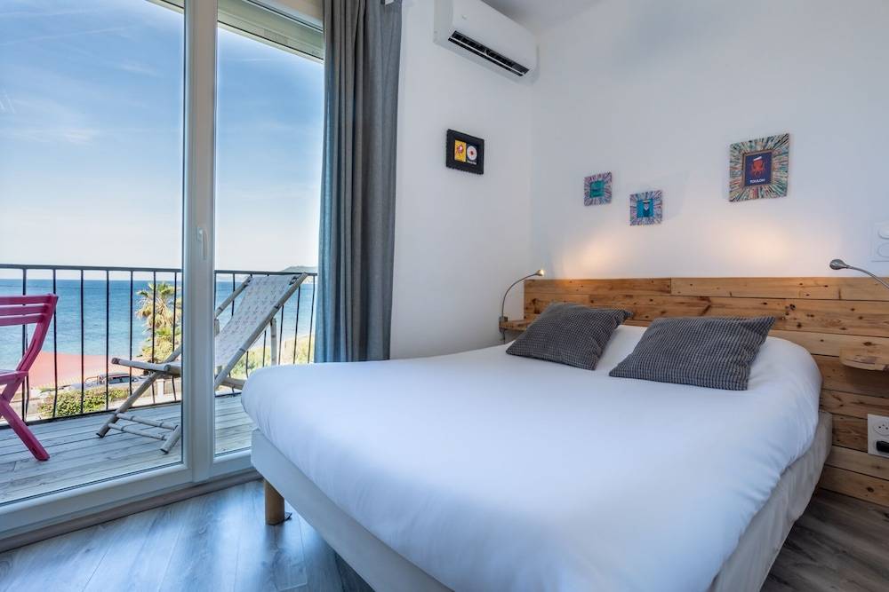 Hôtel Almanarre Plage - Hôtel Eco-Responsable face à la mer 2