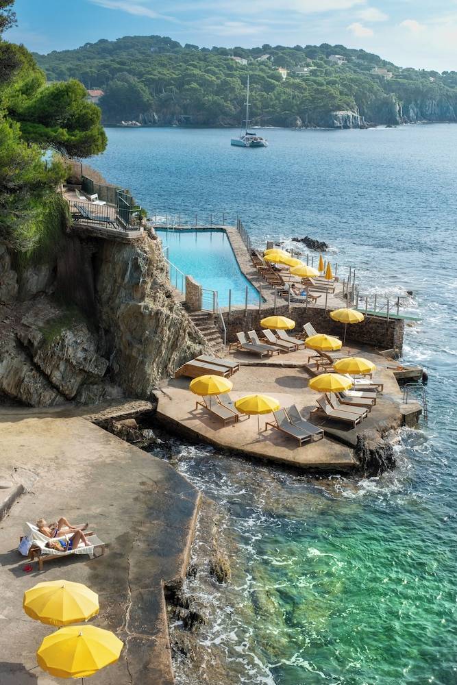 Hôtel Le Provençal - Rénové en 2025 - Bord de Mer 1
