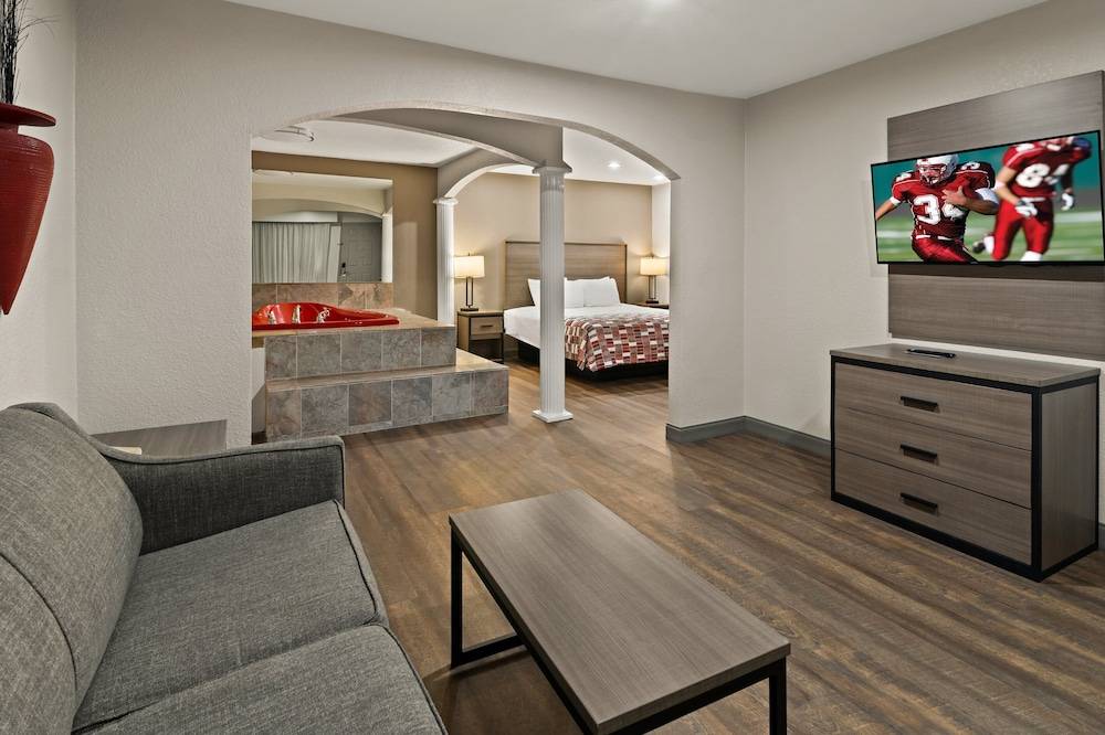 Red Roof Inn & Suites Irving - DFW Airport South 1