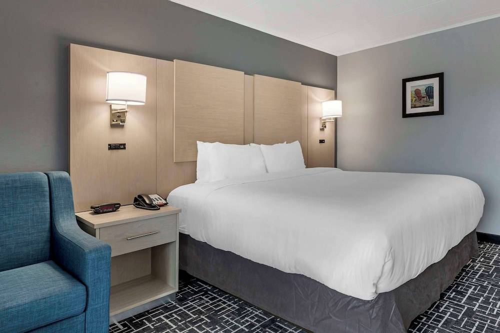 Comfort Inn Hyannis - Cape Cod 1