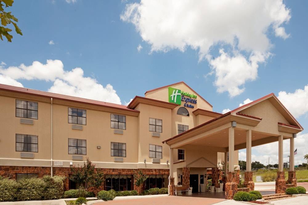 Holiday Inn Express & Suites KERRVILLE by IHG 1