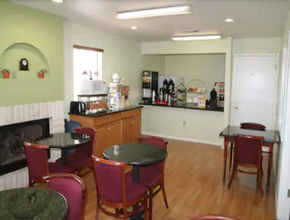 Days Inn by Wyndham Kerrville 2