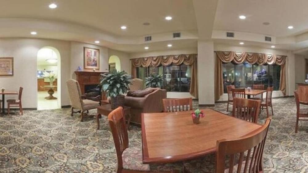Holiday Inn Express & Suites KERRVILLE by IHG 2
