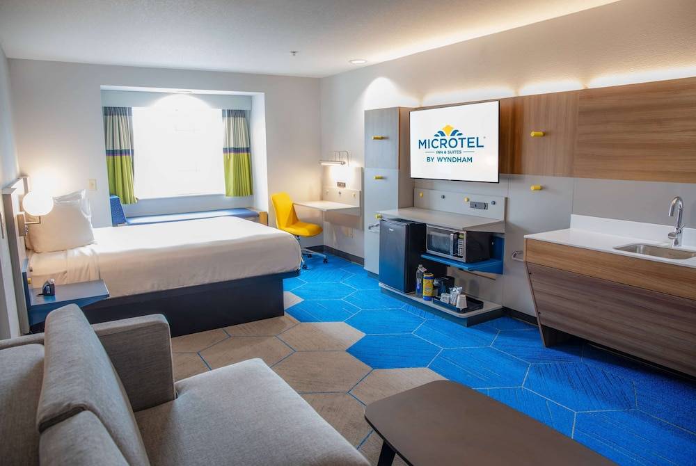 Microtel Inn & Suites by Wyndham Kingsland Naval Base I-95 1
