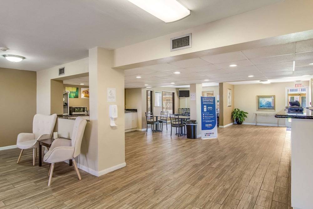 Suburban Studios Hotel Kingsland Near I-95 2