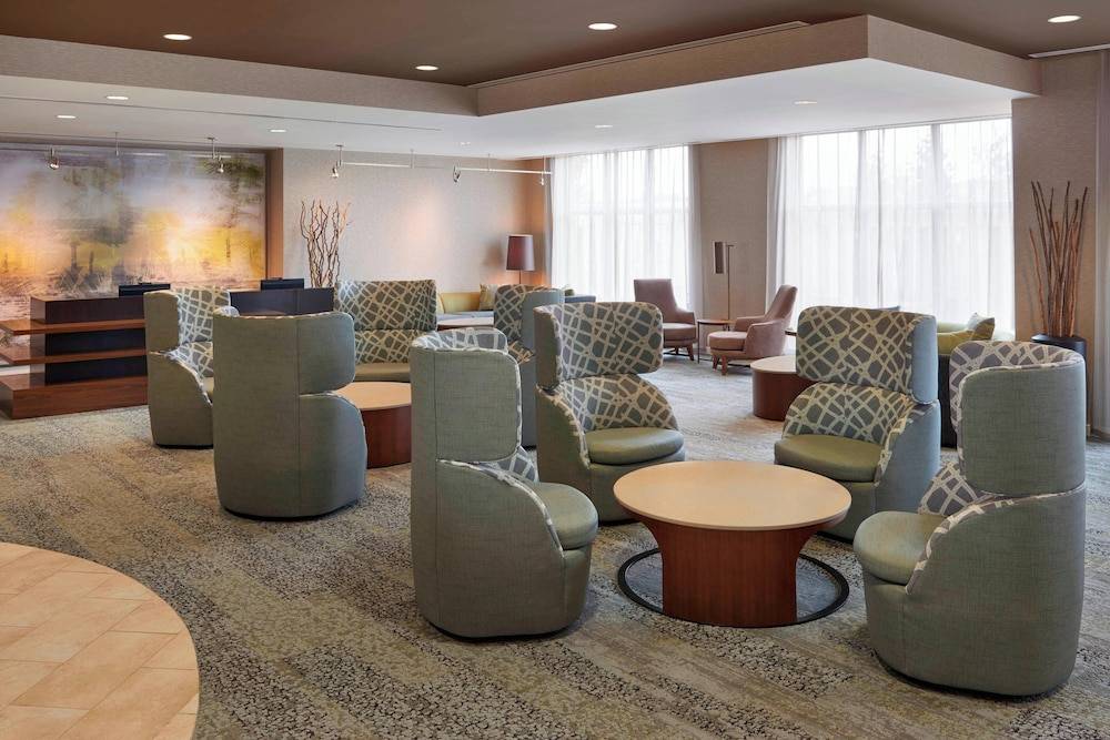 Courtyard by Marriott Kingston Highway 401 2
