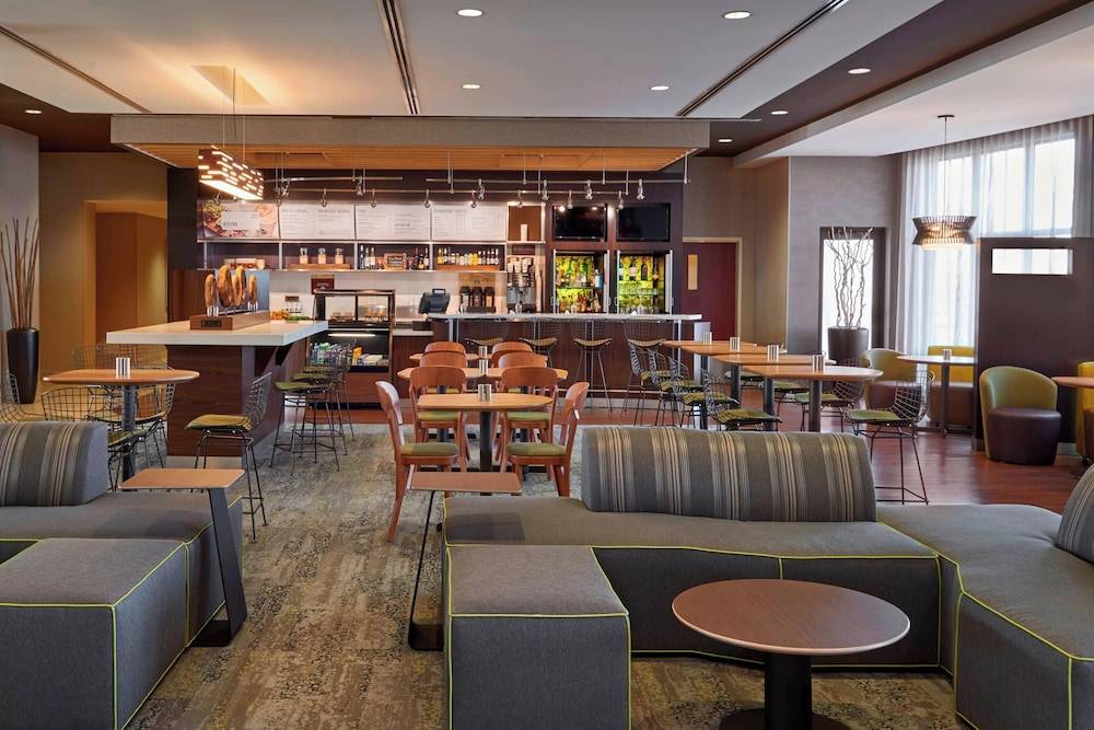 Courtyard by Marriott Kingston Highway 401 1