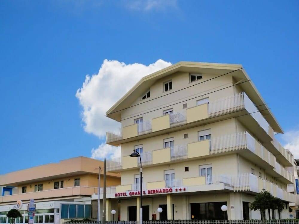 Hotel Gran San Bernardo - RICCIONE - FRONTE MARE CON RISTORANTE 1